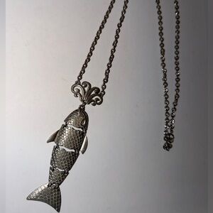 Vtg Articulated Silver-Tone Fish Long Necklace